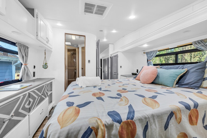 Building Photo - 6759 Angels Ln