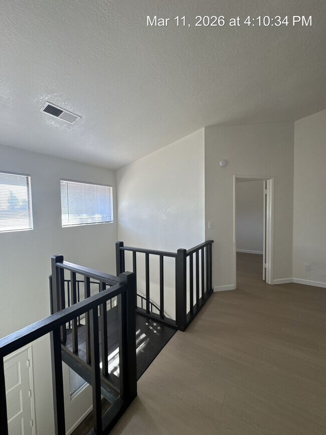 Building Photo - 3512