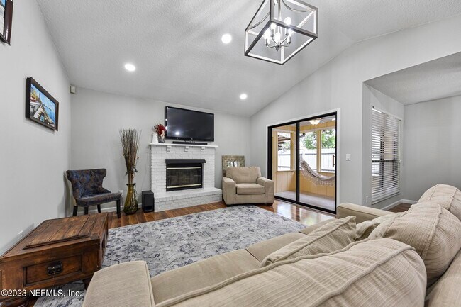Building Photo - 9126 Trevi Cir W