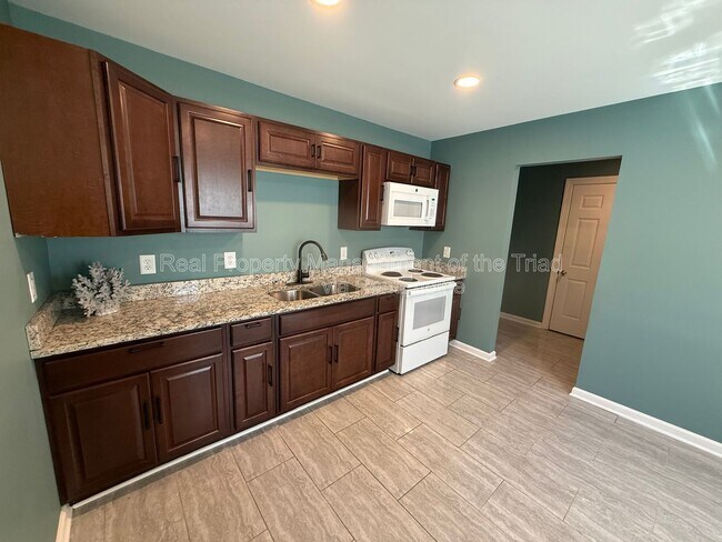 Building Photo - 600 Tipperary Dr