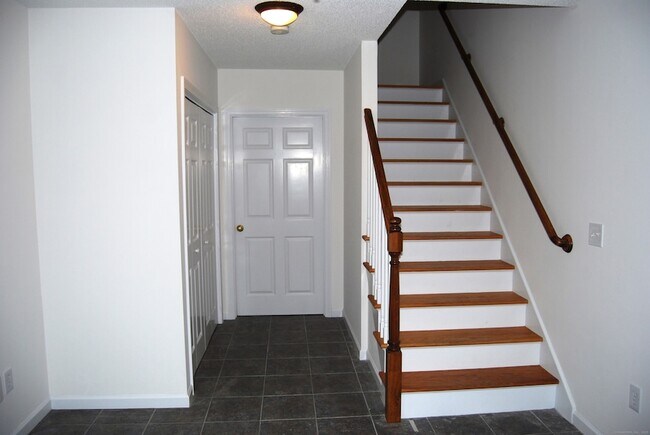 Building Photo - 49 Overshot Dr