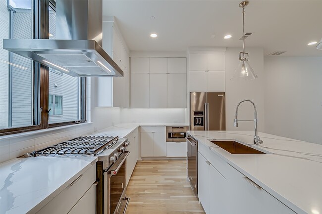 Building Photo - 2707 Kimsey Dr