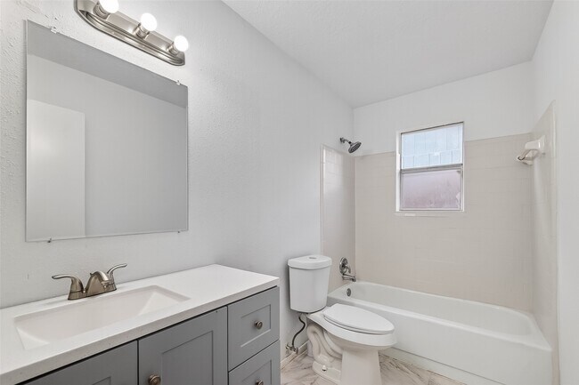 Building Photo - 1122 Woodbridge Ave