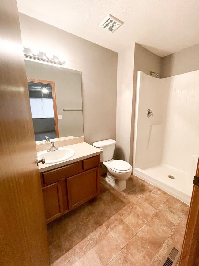 Building Photo - 3 Bedroom & 3 Bathroom Townhouse for Rent!