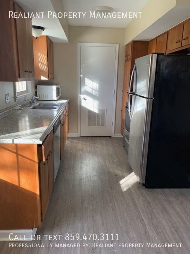 Building Photo - 508 Hickory Hill Dr