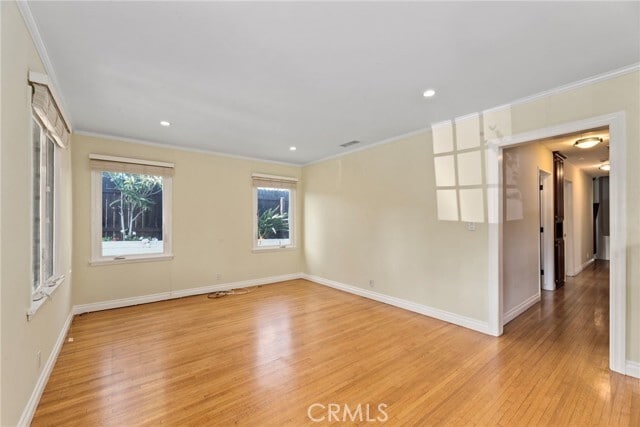 Building Photo - 2616 N Poinsettia Ave