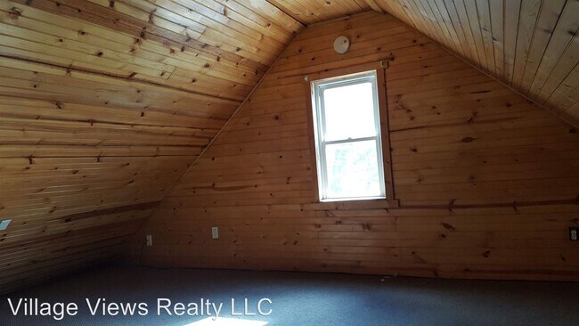 Building Photo - 102 E Brown St