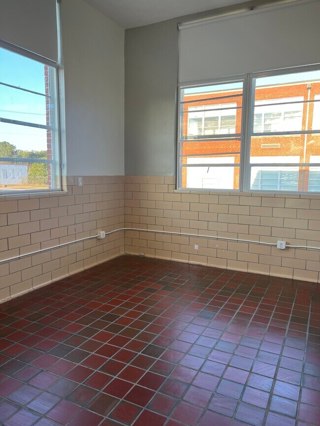 Building Photo - PULASKI LOFTS