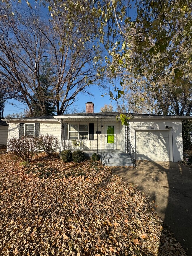 Building Photo - 1230 E 54th St