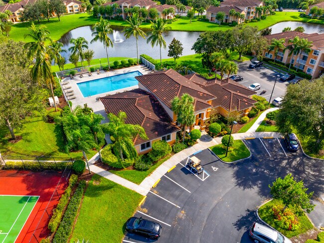 Building Photo - 301 SW Palm Dr