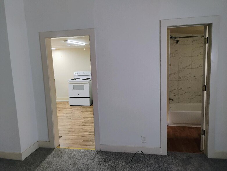 Building Photo - 128 N Cross St