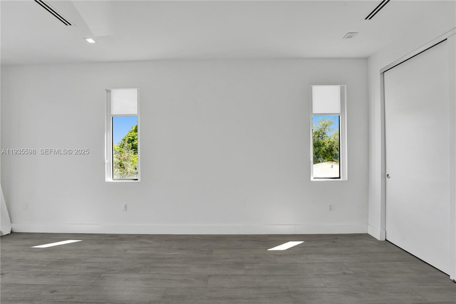 Building Photo - 3465 SW 3rd Ave