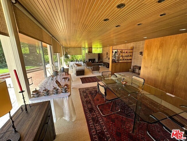 Building Photo - 590 N Tigertail Rd