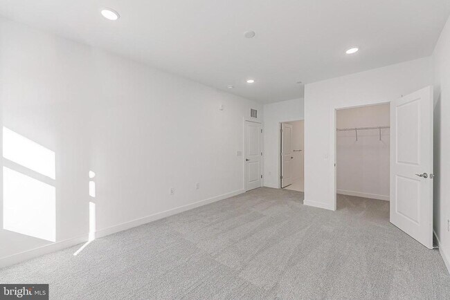 Building Photo - 21731 Dovekie Ter