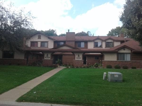 Building Photo - Two Bedroom Townhome