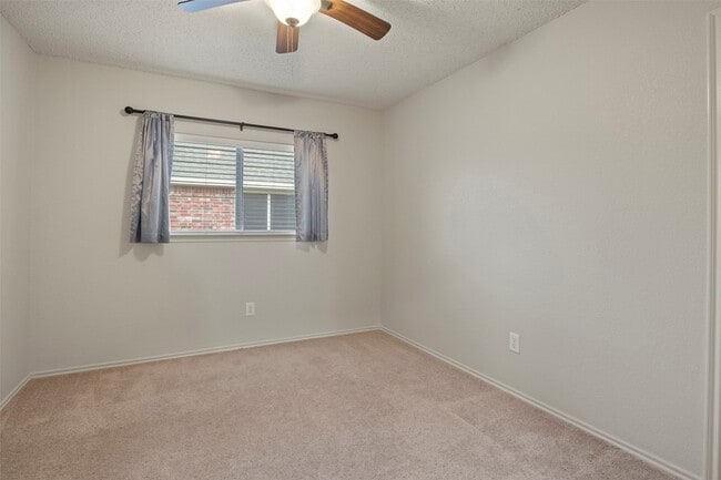 Building Photo - 536 Del Mar Dr