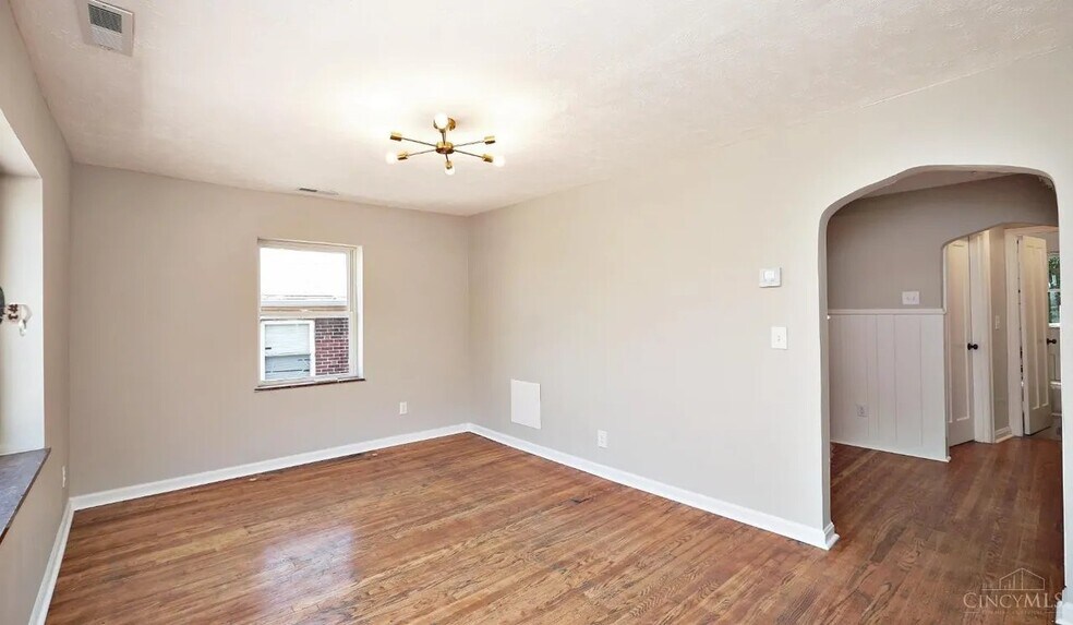 Building Photo - 2992 W McMicken Ave