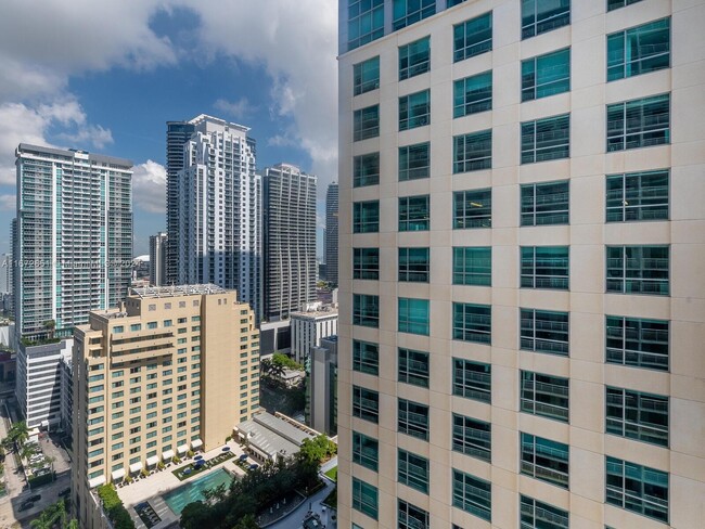 Building Photo - 1200 Brickell Bay Dr