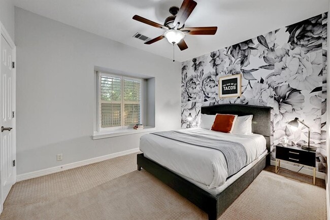 Building Photo - 1111 E Riverside Dr