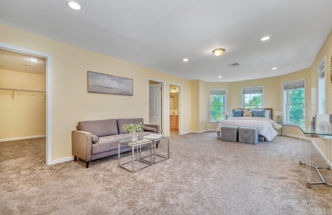 Building Photo - 18 Grant Rd