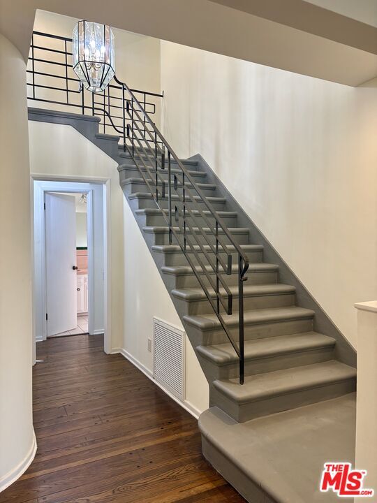 Building Photo - 333 N Detroit St