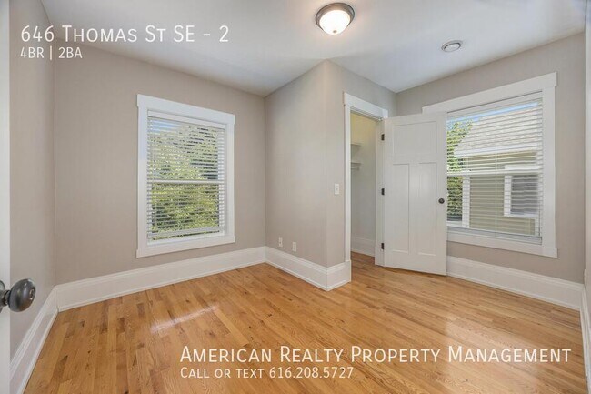 Building Photo - 646 Thomas St SE