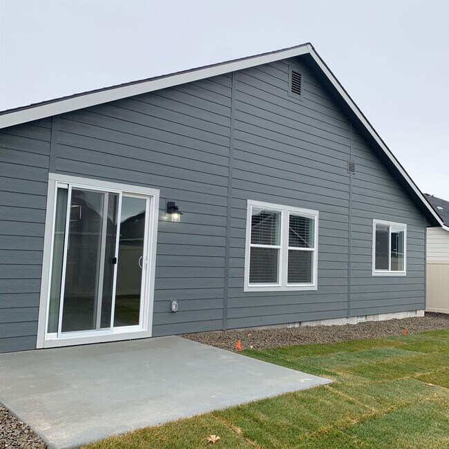 Building Photo - Beautiful Home with Bonus Room!
