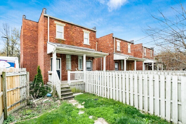 Building Photo - Available Now!!! Newly Renovated Merion Vi...