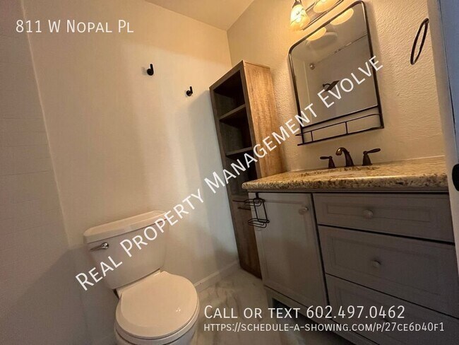 Building Photo - 811 W Nopal Pl