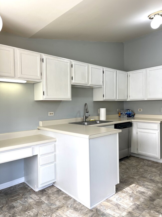 Building Photo - 1266 N Regency Dr