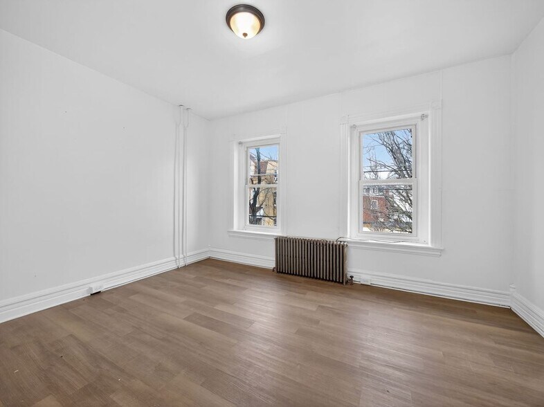 Building Photo - 608 Park St