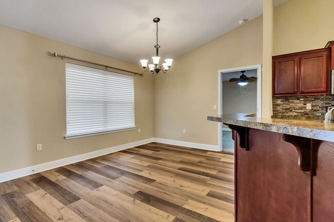 Building Photo - 4 Bedroom in Gulf Breeze!!