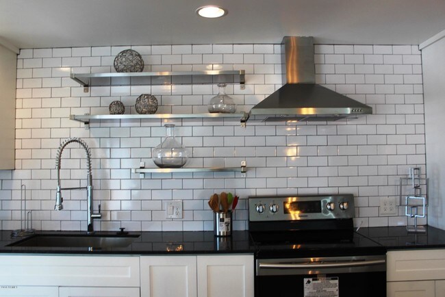 Building Photo - 3318 N 18th Ave