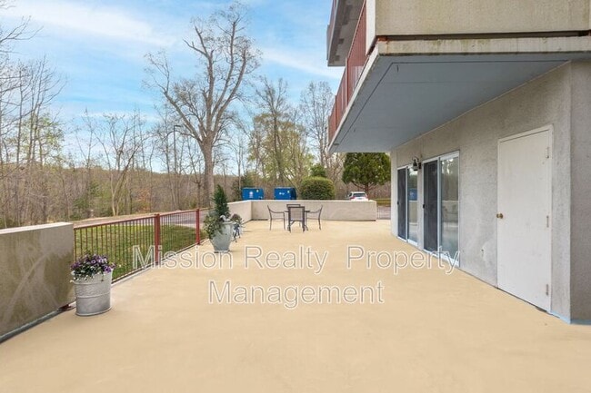 Building Photo - 301 Beacon Ridge Dr