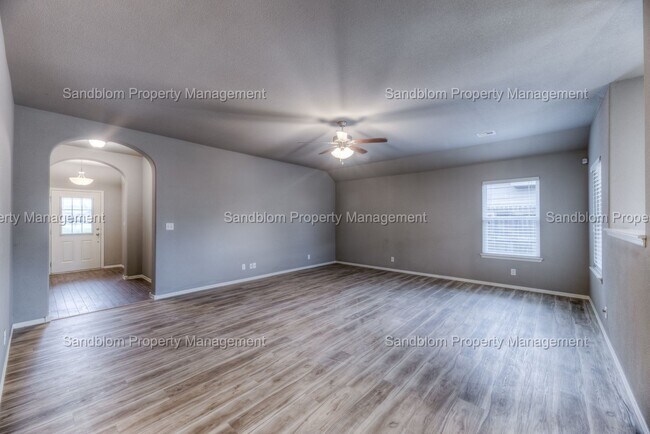 Building Photo - FOR LEASE | Jenks | $1900 Rent + $1900 Dep...