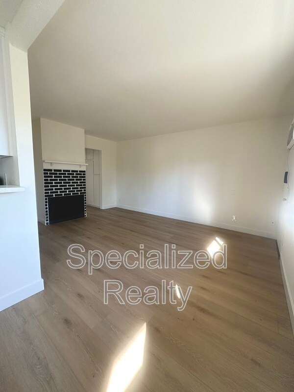 Building Photo - 14718 Sylvan St