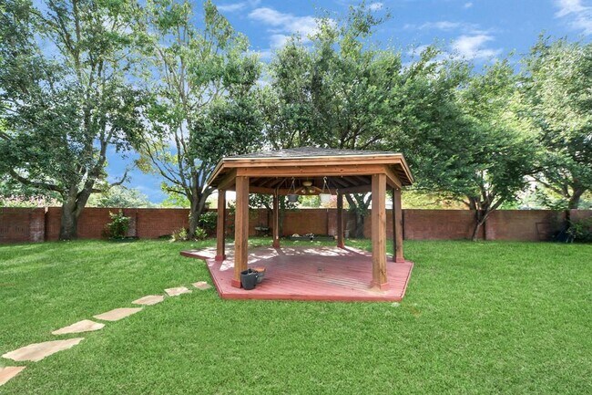 Building Photo - 3811 Parkside Dr