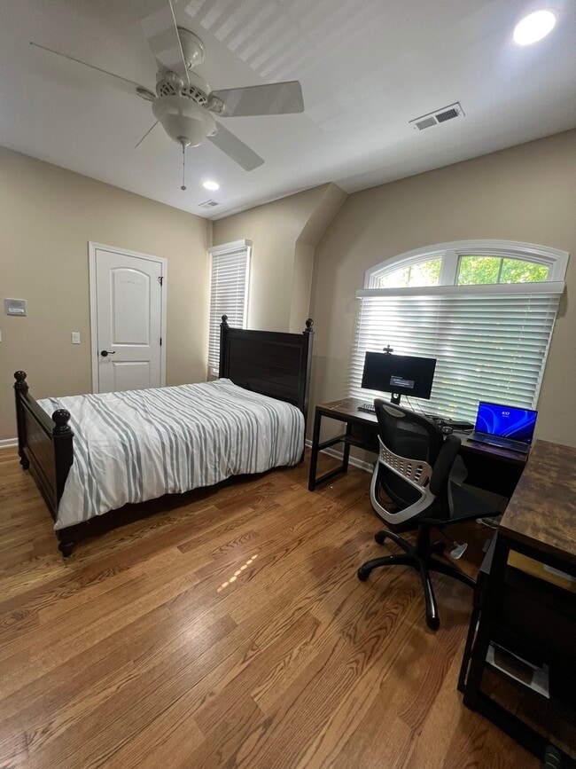 Building Photo - 1231 Caroline Ct