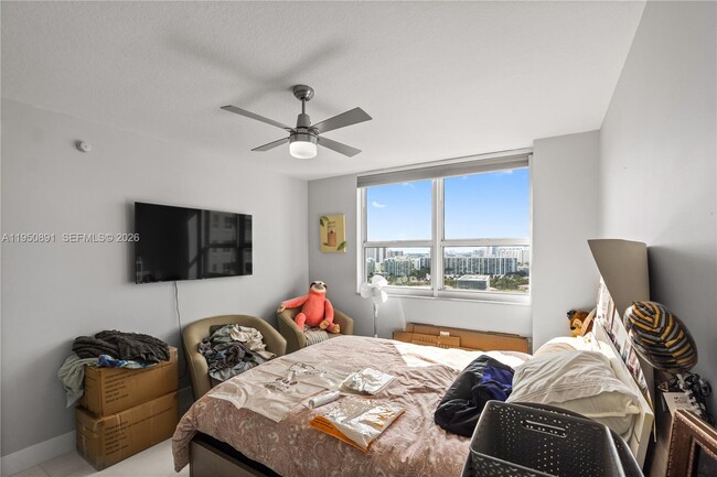 Building Photo - 19501 W Country Club Dr