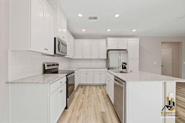 Building Photo - 2725 Bedell St