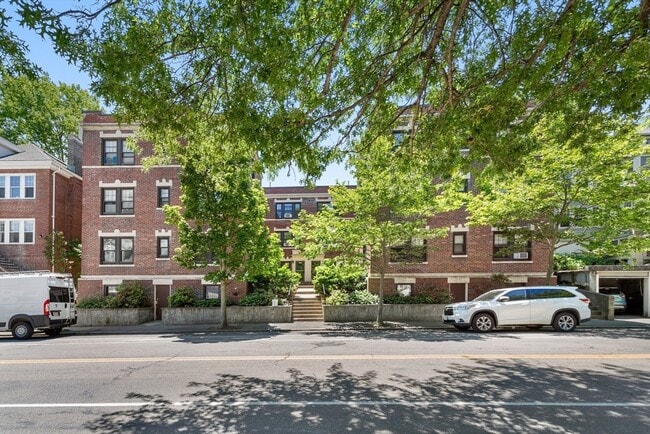 Building Photo - 590 Washington St