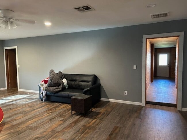 Building Photo - 34743 Betka Rd