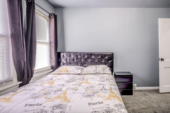 Building Photo - 176 Grand Ave