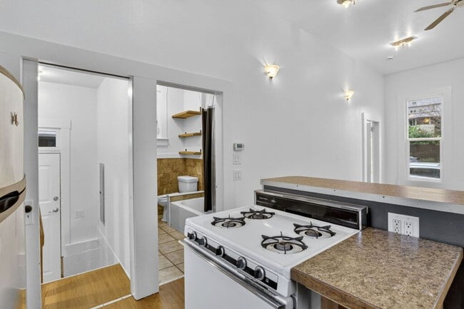 Building Photo - 924 N Mason St