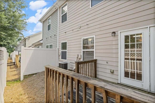 Building Photo - 1821 Willow Branch Ln