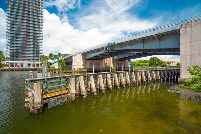 Building Photo - 1801 S Ocean Dr