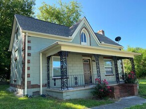 Building Photo - HOUSE FOR RENT! 3 BEDROOM 1 BATH