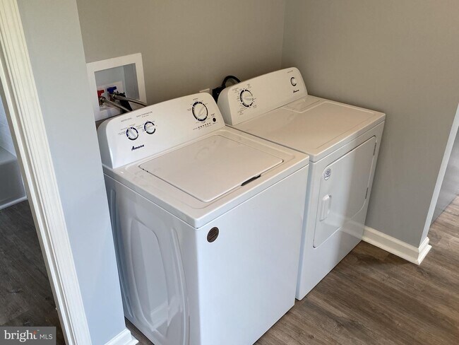 Building Photo - 2605 Maple Ave