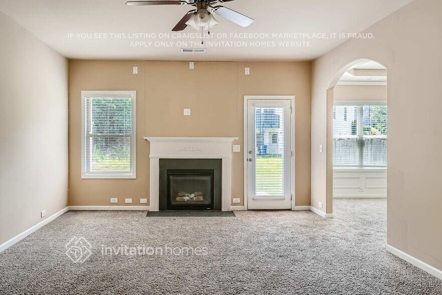 Building Photo - 3928 Lake Manor Way