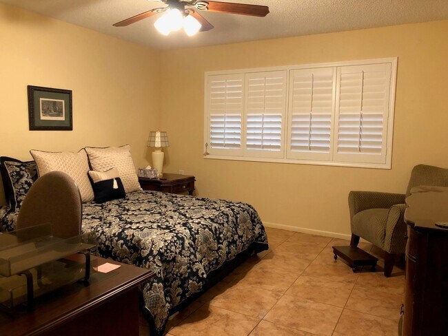 Building Photo - Lovely Home Steps Away From All the Amenities in Leisure World, in 45+ Active Adult Community Ava...